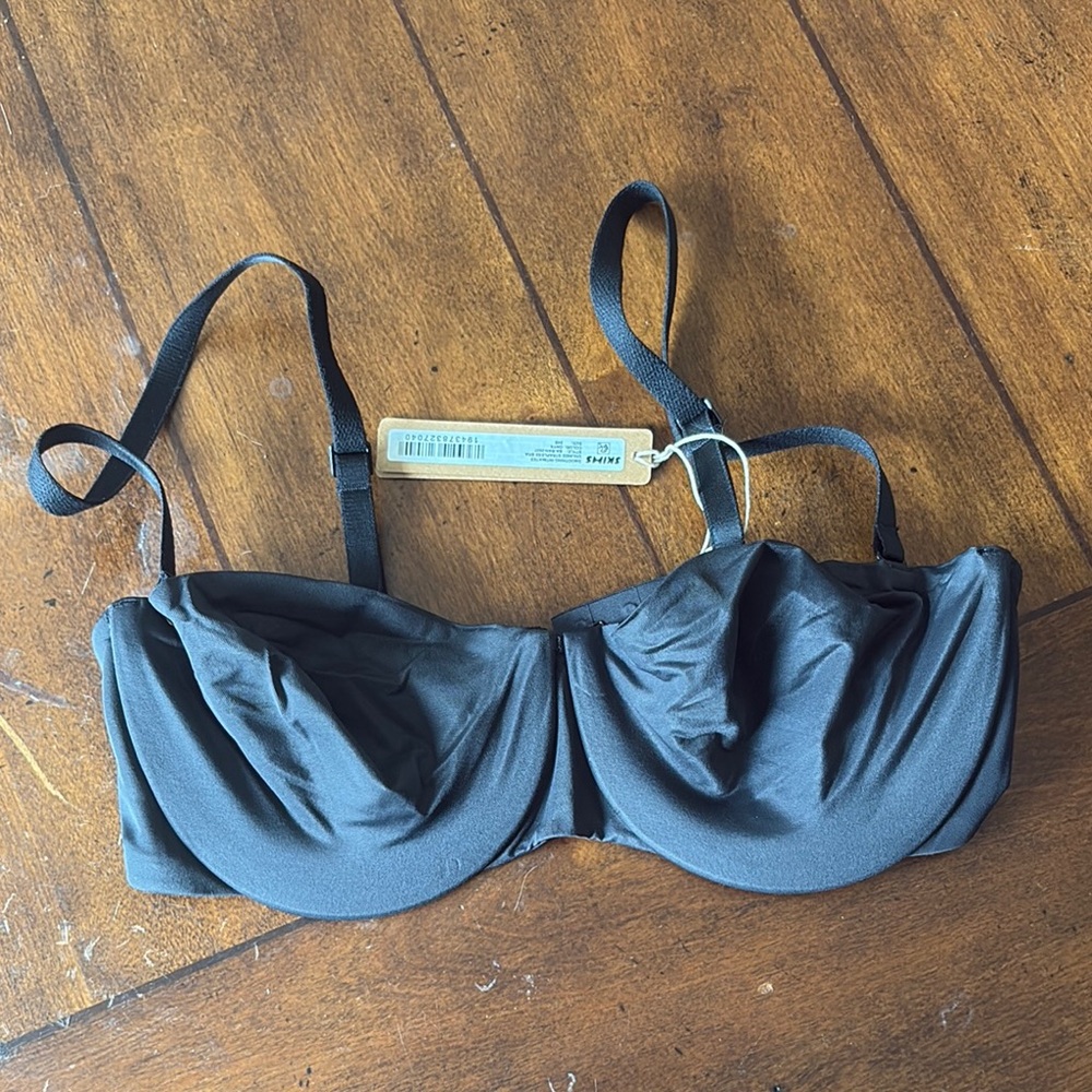 SKIMS smoothing intimates unlined strapless bra 34B